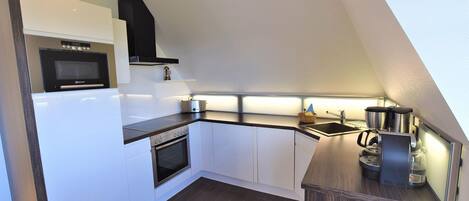 Kühlschrank, Mikrowelle, Ofen, Geschirrspüler