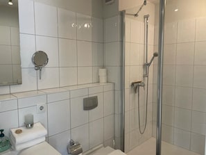 Douche, sèche-cheveux