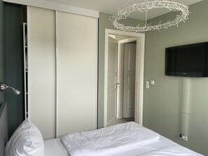 1 bedroom, iron/ironing board, WiFi