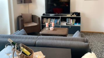 Fernseher, DVD-Player, Stereoanlage