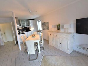 Unclassified image, 2 of 21, button