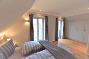 3 bedrooms, desk, iron/ironing board, WiFi