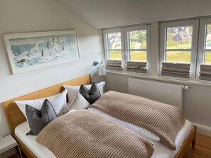 3 bedrooms, iron/ironing board, WiFi