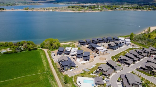 Luxury Retreat by Lake & Snowbasin Skiing