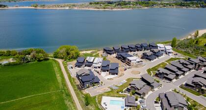 Luxury Retreat by Lake & Snowbasin Skiing