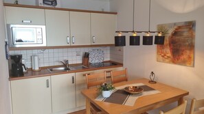 Fridge, microwave, stovetop, dishwasher