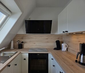 Fridge, microwave, oven, stovetop - House Boysenstr. 7 App.12 - 2 1/2 room apartment in Boysenstr. 7 (Sylt)