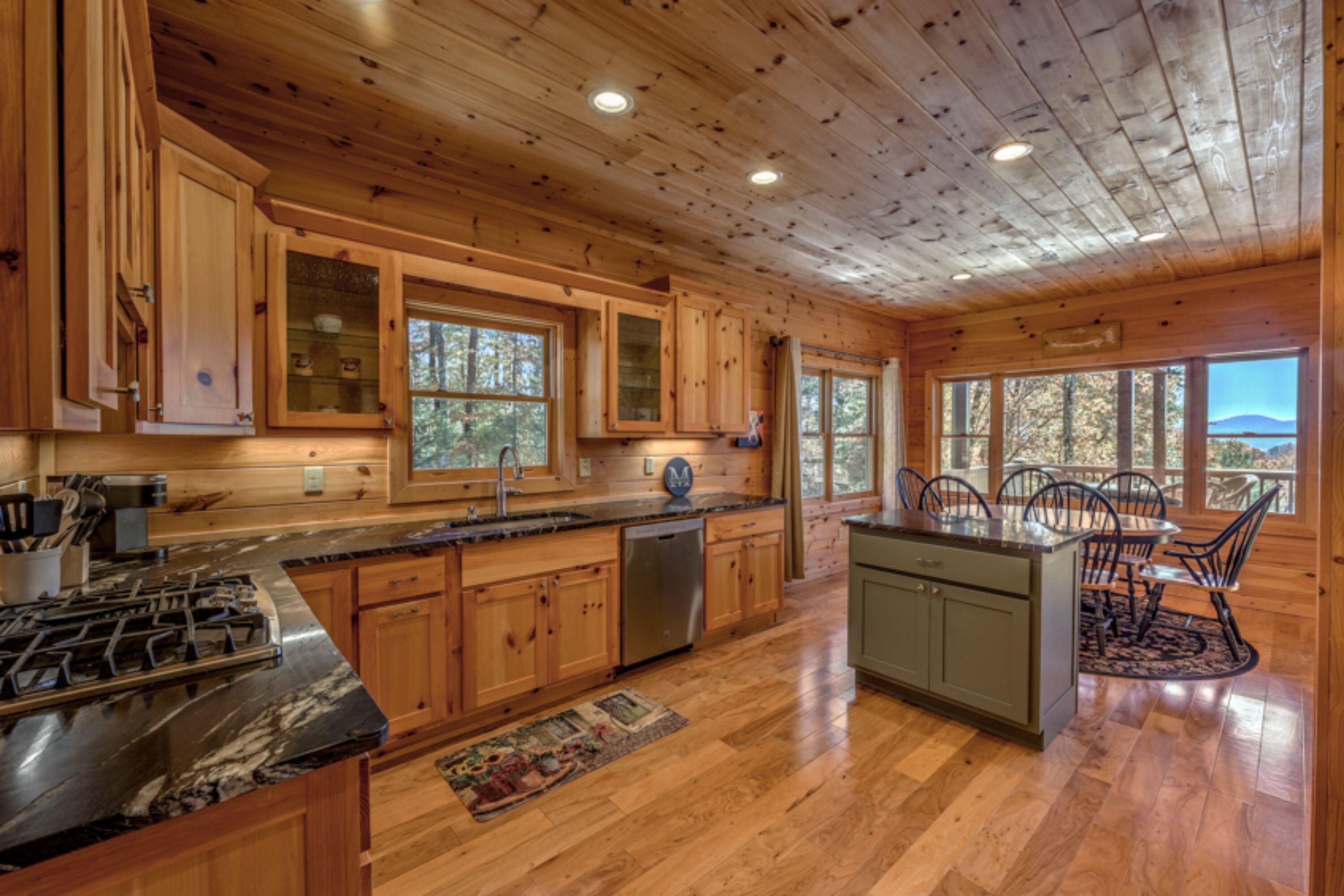 House, 4 Bedrooms | Private kitchen
