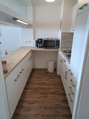 冷蔵庫、コーヒー / ティーメーカー、電気ポット