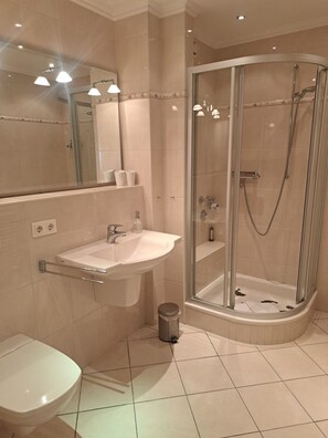 Regadera y secadora de cabello