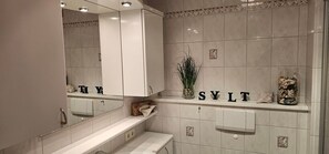 Unclassified image, 4 of 8, button