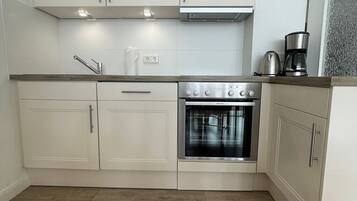 Kühlschrank, Ofen, Herdplatte, Geschirrspüler