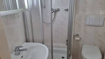 Douche, sèche-cheveux