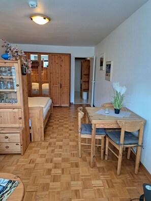 Unclassified image, 2 of 8, button