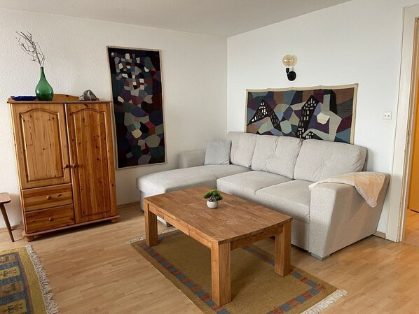 Unclassified image, 1 of 6, button