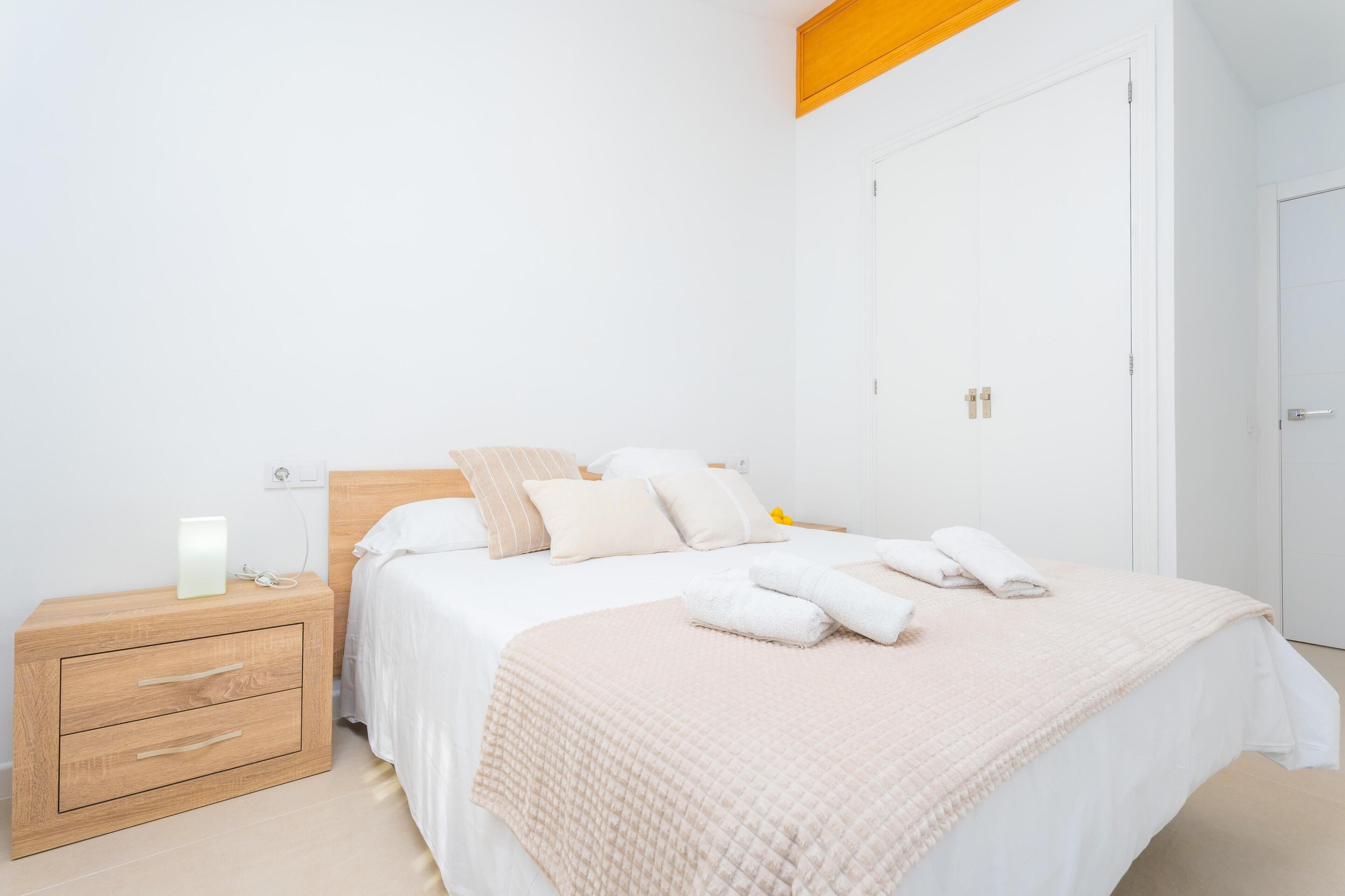 2 slaapkamers, een strijkplank/strijkijzer, gratis wifi, beddengoed