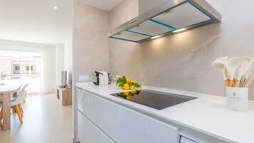 KylskÄp, mikrovÄgsugn, ugn och spishÀll