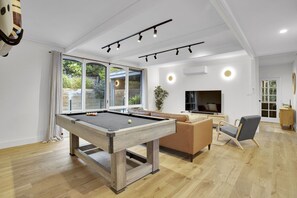 Game room - Haven at Rye by Ready Set Stay - Tennis, pool and WIFI (Rye)