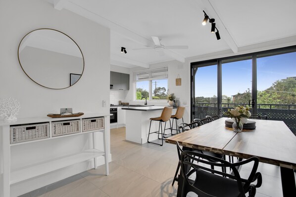 Dining - Haven at Rye by Ready Set Stay - Tennis, pool and WIFI (Rye)