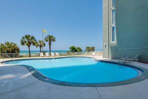 Piscina all'aperto, una piscina riscaldata