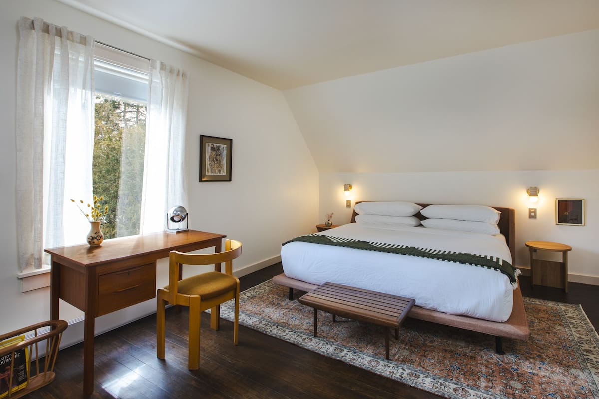 King Suite Colden | Frette Italian sheets, premium bedding, individually furnished