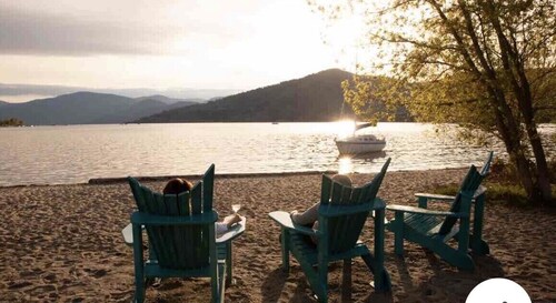 Top Floor on Okanagan Lake with Heated Pool, King Bed, Gym and Pickleball Court!