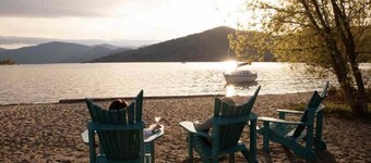 Top Floor on Okanagan Lake with Heated Pool, King Bed, Gym and Pickleball Court!