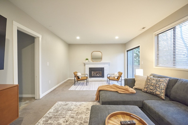 Smart TV, fireplace