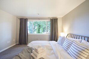 3 camere, una scrivania, ferro/asse da stiro, culla da viaggio