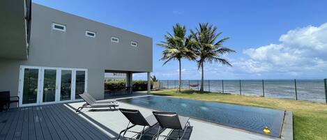 Alberca al aire libre