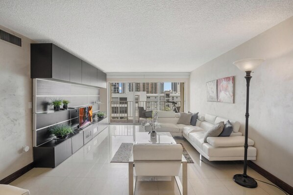 Deluxe Double Room | Living area | Flat-screen TV