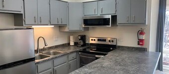🚀 The Landing Pad 🛬 Loaded 1 Bedroom Apartment! 🏡