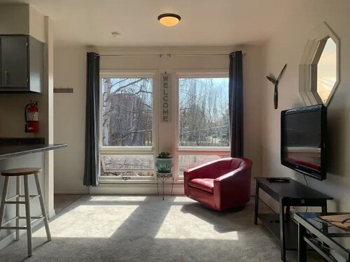 🚀 The Landing Pad 🛬 Loaded 1 Bedroom Apartment! 🏡