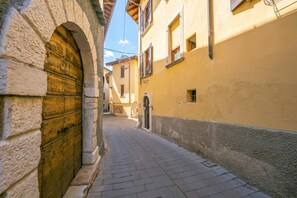 Property grounds - Gufo - Navy- 100m  Near Lake, Toscolano Maderno, Italy (Toscolano Maderno)