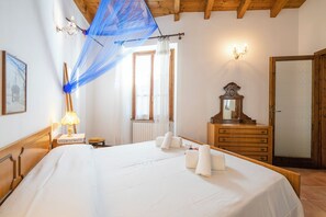 1 bedroom, WiFi, bed sheets - Gufo - Navy- 100m  Near Lake, Toscolano Maderno, Italy (Toscolano Maderno)