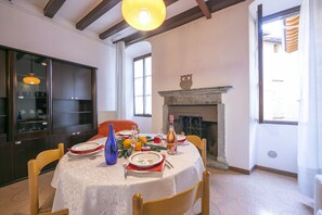 Dining - Gufo - Orange 100m  Near Lake, Toscolano Maderno, Italy (Toscolano Maderno)