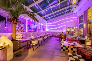 2 restaurants; breakfast, lunch, dinner and brunch served  - The Fig Lobby Bangkok (Bangkok)