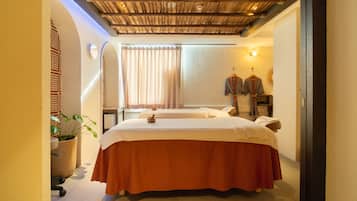 Couples treatment room(s), sauna, hot tub, body treatments, aromatherapy