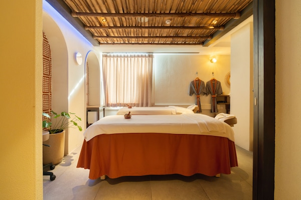 Salas para tratamentos a dois, sauna seca, banheira de hidromassagem