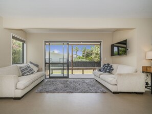 TV - Seas the Day - Matarangi Holiday Home (Matarangi)