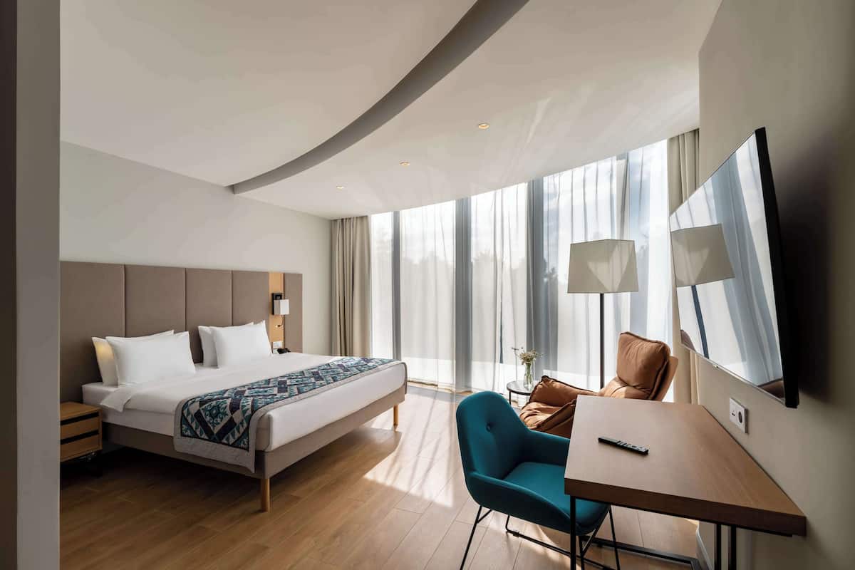 Premium Room | Hypo-allergenic bedding, laptop workspace, soundproofing, free WiFi