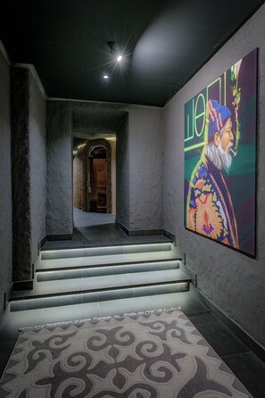 Couples treatment rooms, sauna, hot tub, body treatments