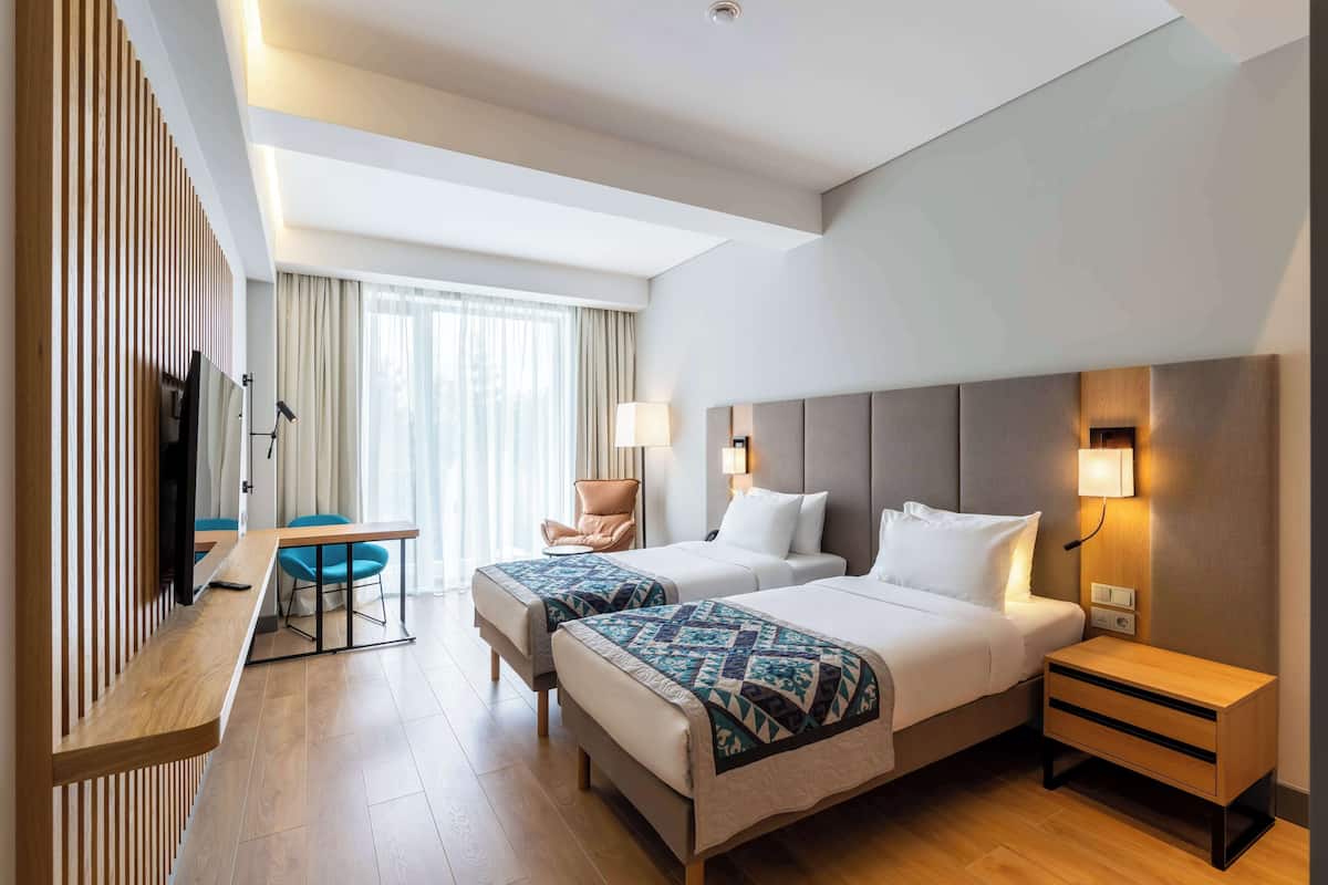 Hypo-allergenic bedding, laptop workspace, soundproofing, free WiFi