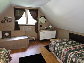 3 bedrooms, iron/ironing board
