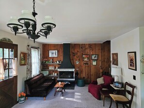 Livres, médiathèque, vidéothèque, chaîne hi-fi