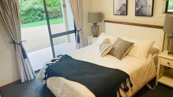 4 bedrooms, desk, laptop workspace, iron/ironing board