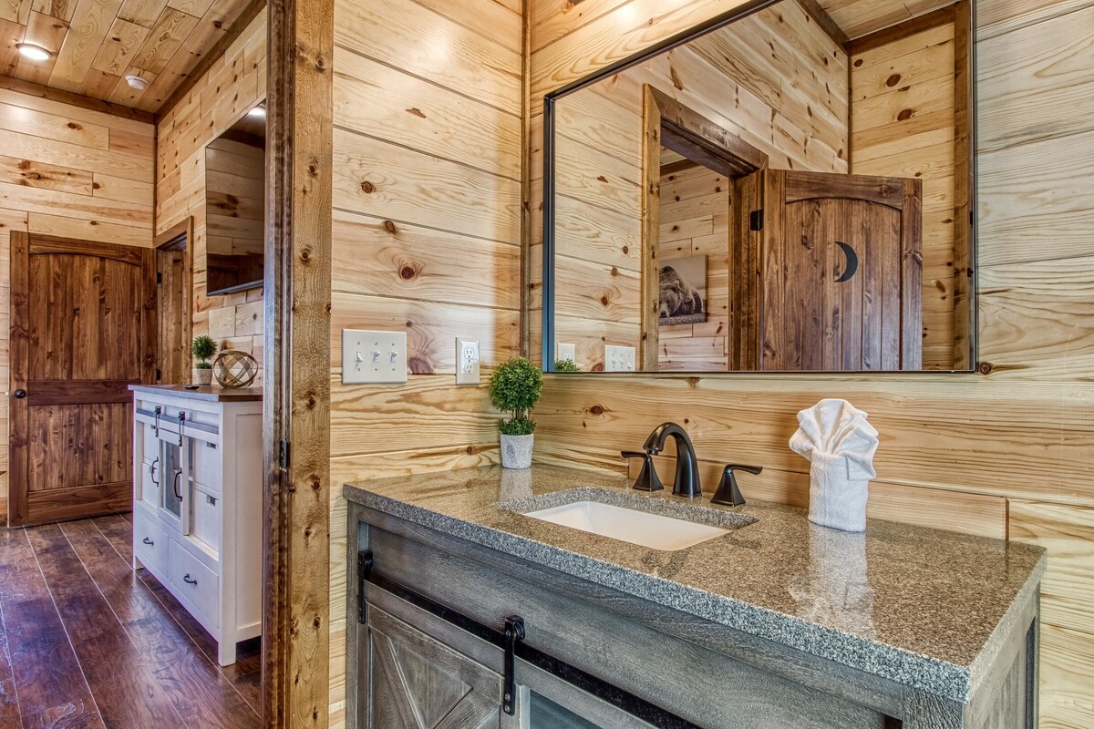 Photo 69 of Luxury LongView Lodge---Sleeps 20---Best Location in Smokies---16 Beds---Pool