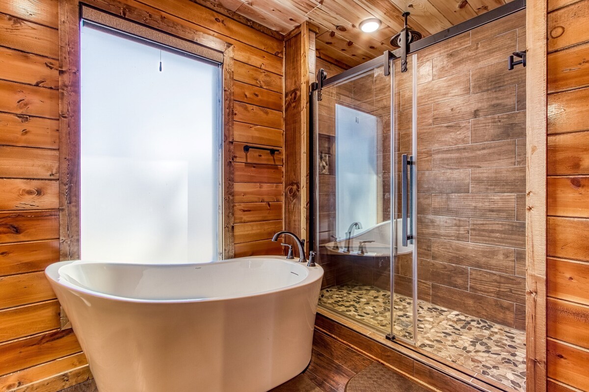 Photo 70 of Luxury LongView Lodge---Sleeps 20---Best Location in Smokies---16 Beds---Pool