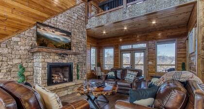 Luxury LongView Lodge---Sleeps 20---Best Location in Smokies---16 Beds---Pool