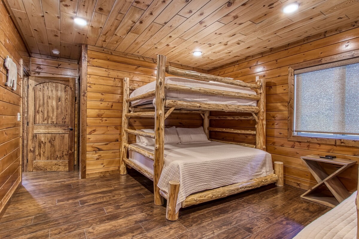 Photo 86 of Luxury LongView Lodge---Sleeps 20---Best Location in Smokies---16 Beds---Pool